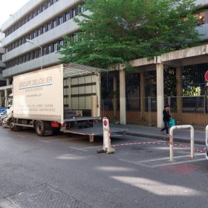 stationnement d'un camion 20M3 dans le centre ville de Marseille 13008